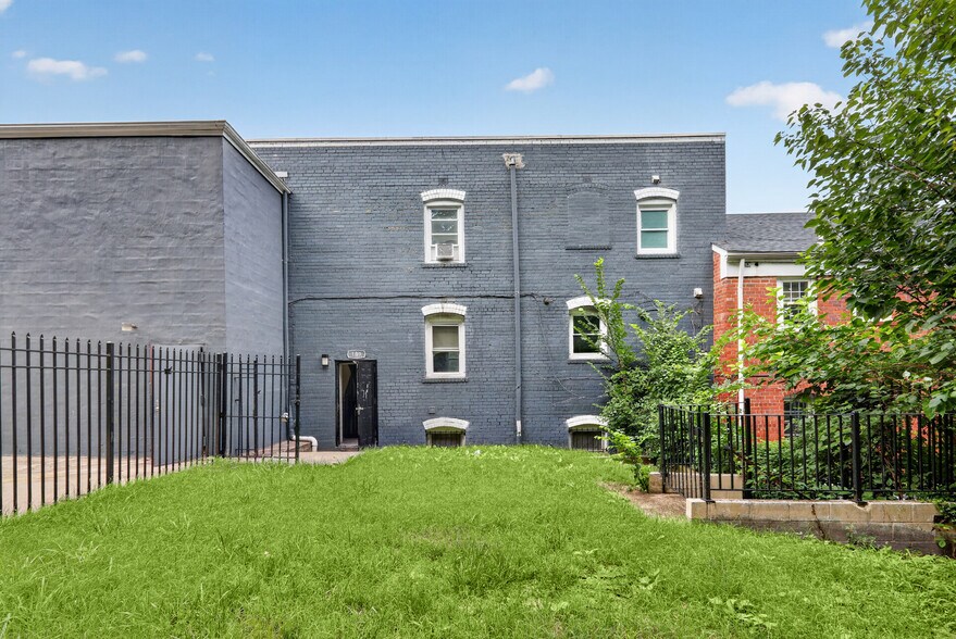 109 Wayne Pl SE, Washington, DC for sale - Building Photo - Image 2 of 12