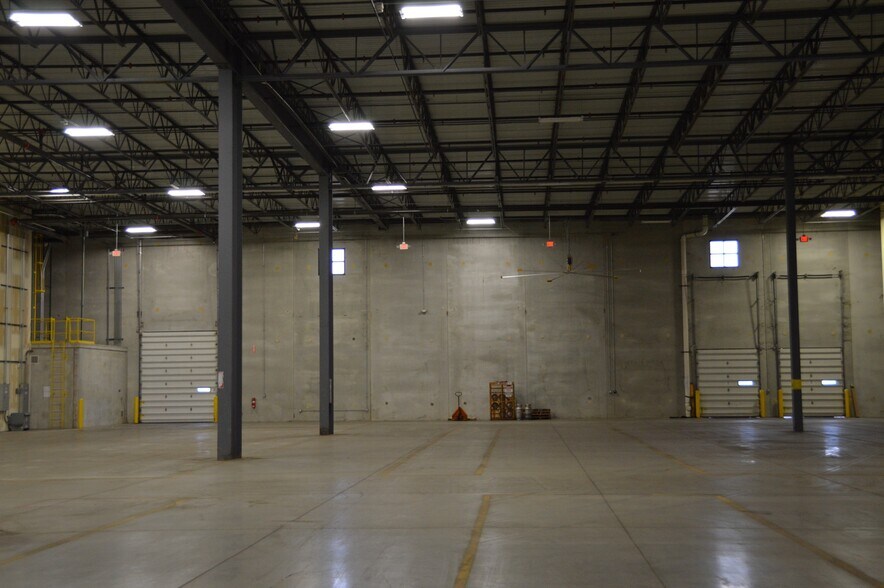 901-907 Wesemann Dr, West Dundee, IL à louer - Photo intérieure - Image 3 de 5