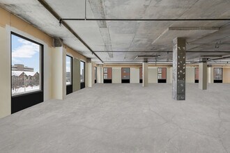 5757 Boul Cavendish, Cote-St-Luc, QC à louer Photo du bâtiment- Image 2 de 3