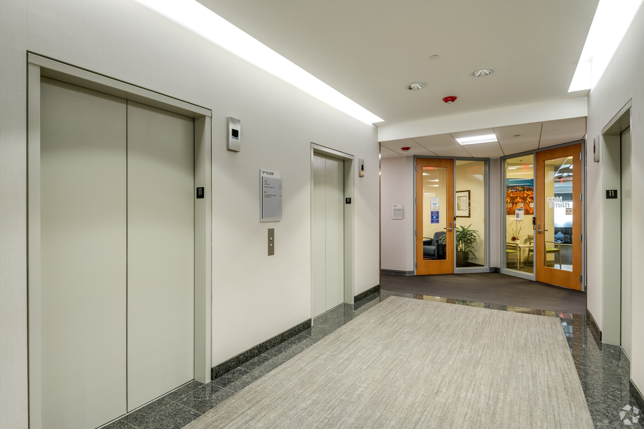 330 E Kilbourn Ave, Milwaukee, WI for lease Interior Photo- Image 1 of 7