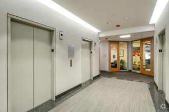 330 E Kilbourn Ave, Milwaukee, WI for lease Interior Photo- Image 1 of 7