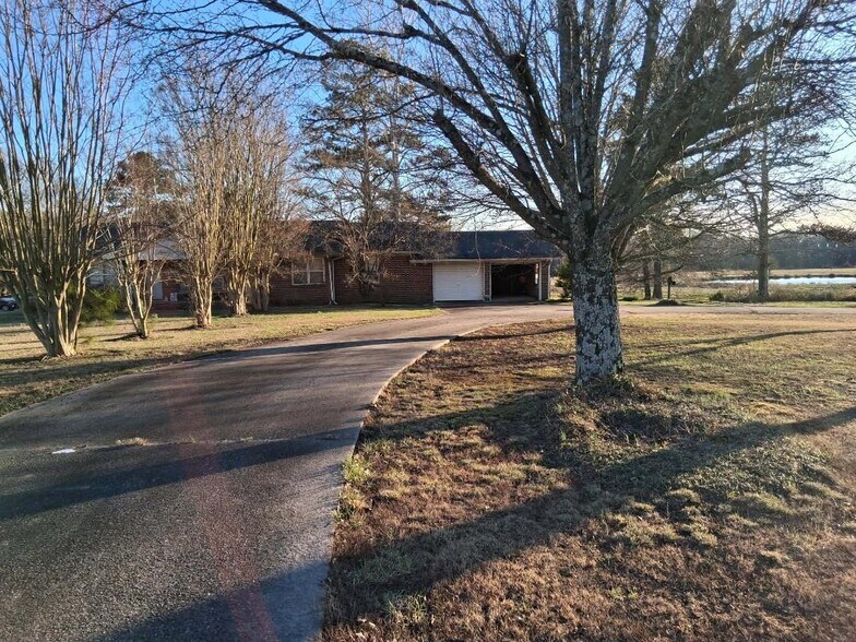 25484 Nick Davis Rd, Athens, AL à vendre - Photo principale - Image 1 de 9