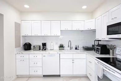 10013 W Desert Forest Cir, Sun City, AZ for sale - Interior Photo - Image 3 of 33