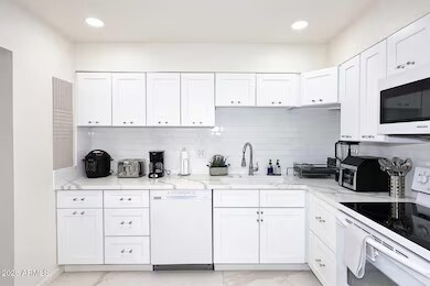 10013 W Desert Forest Cir, Sun City, AZ à vendre - Photo intérieure - Image 3 de 33