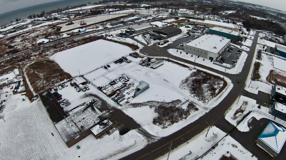 275 Lake Rd, Clarington, ON à vendre - Photo du bâtiment - Image 3 de 9