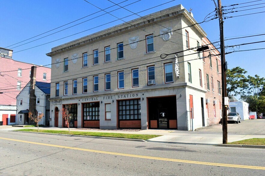 74 Carroll St, Binghamton, NY à vendre - Photo du bâtiment - Image 3 de 42