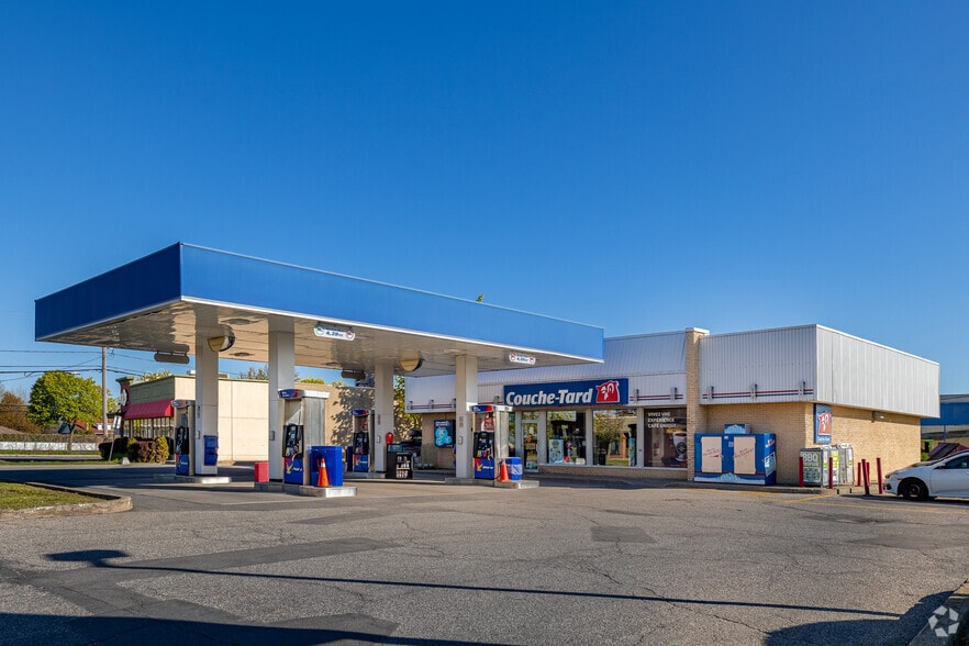 80-90 Rue Quévillon, Varennes, QC for sale - Primary Photo - Image 1 of 23