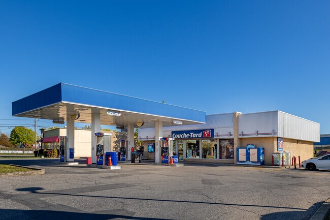 Plus de détails pour 80-90 Rue Quévillon, Varennes, QC - Commerce de détail à vendre