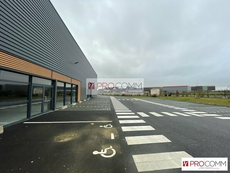 Flex in Mainvilliers for lease - Building Photo - Image 3 of 3