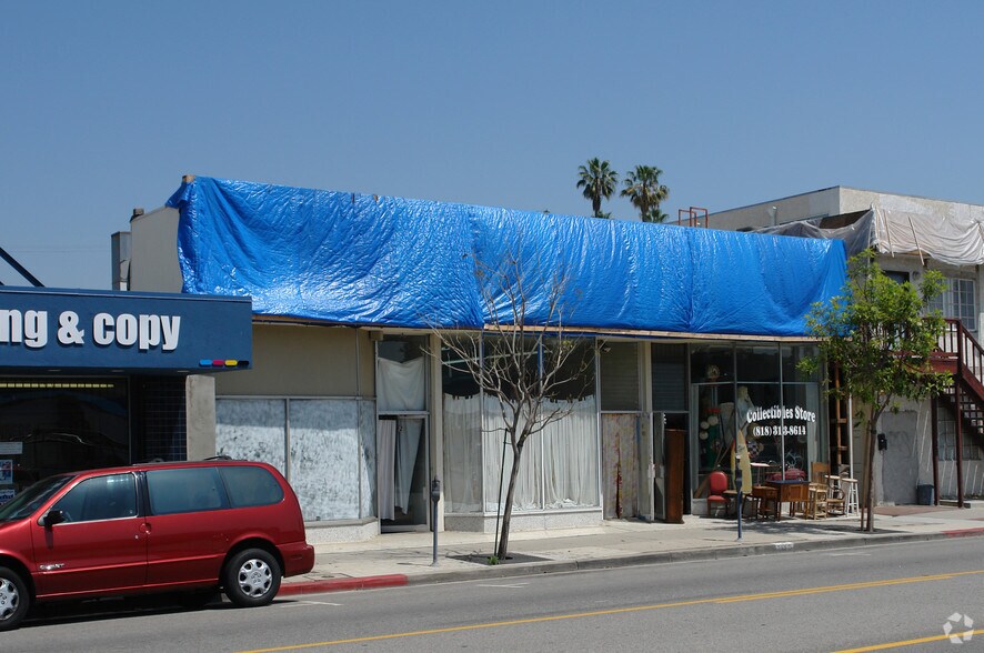 7118-7122 Owensmouth Ave, Canoga Park, CA à vendre - Photo du bâtiment - Image 3 de 4