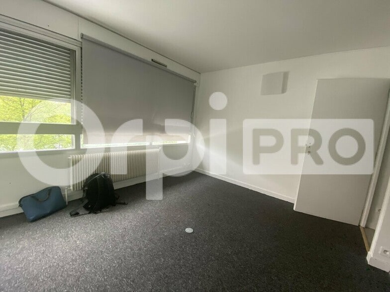 Office in Caluire-et-Cuire for lease - Building Photo - Image 1 of 9
