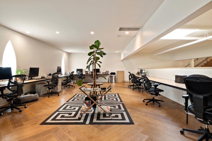 7207 Melrose Ave, Los Angeles, CA for lease - Building Photo - Image 3 of 17