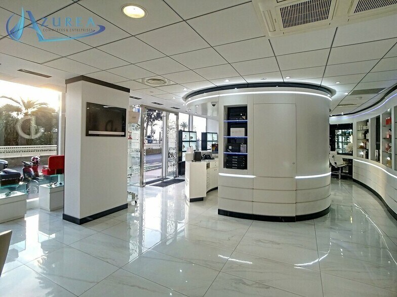 Retail in Nice for sale - Interior Photo - Image 2 of 7