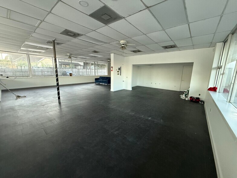 1731 Bingle Rd, Houston, TX à louer - Photo du bâtiment - Image 3 de 6