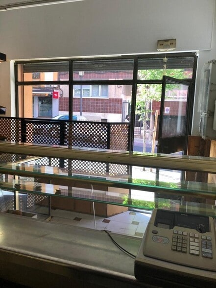 Retail in Cáceres, Cáceres for lease - Building Photo - Image 2 of 2