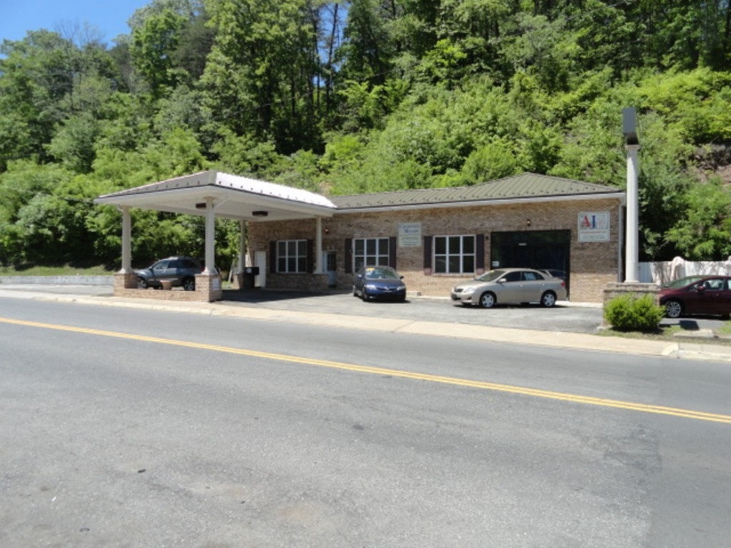 8 W Ridgeway St, Clifton Forge, VA for sale Building Photo- Image 1 of 1