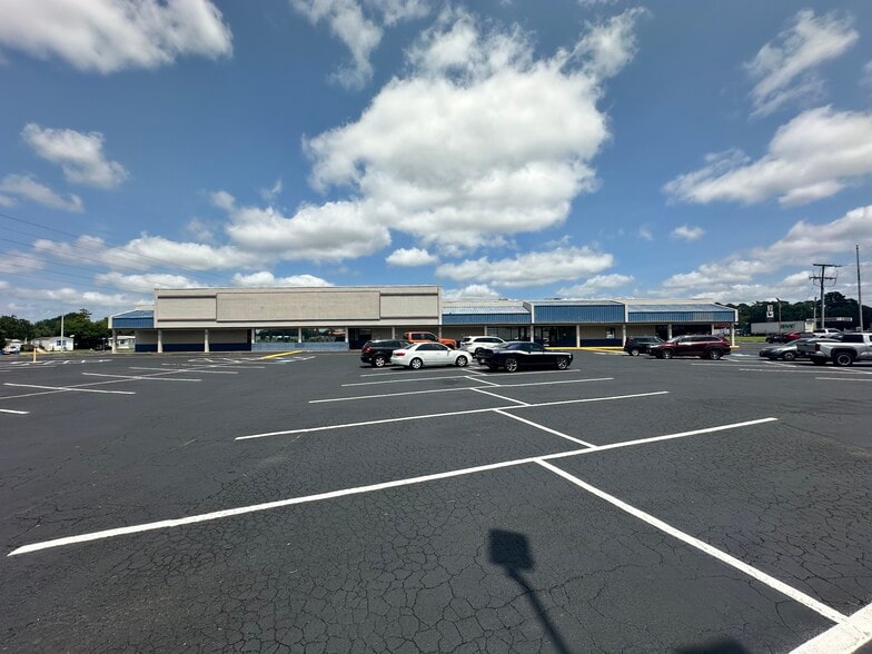 2211-2213 S Military Hwy, Chesapeake, VA à louer - Photo du bâtiment - Image 2 de 13