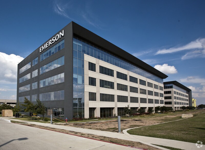 1100 W Louis Henna Blvd, Round Rock, TX à vendre - Photo du bâtiment - Image 2 de 4