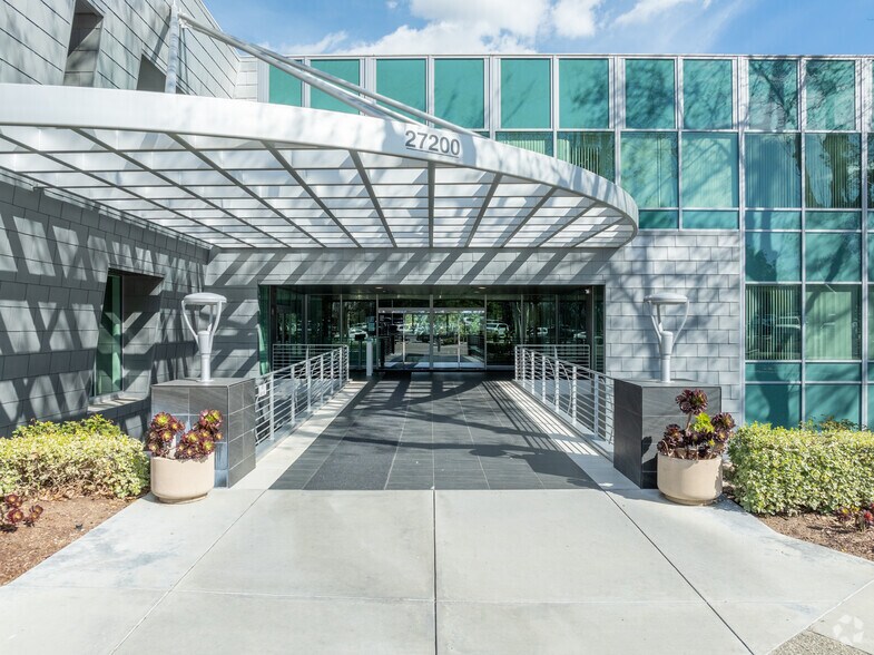 27200 Tourney Rd, Valencia, CA à louer - Photo du bâtiment - Image 3 de 27