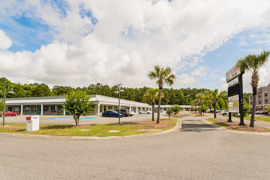 740 E General Stewart Way, Hinesville, GA à louer - Photo du bâtiment - Image 3 de 23