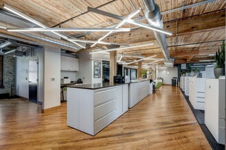 422 N 15th St, Milwaukee, WI for lease Interior Photo- Image 1 of 5