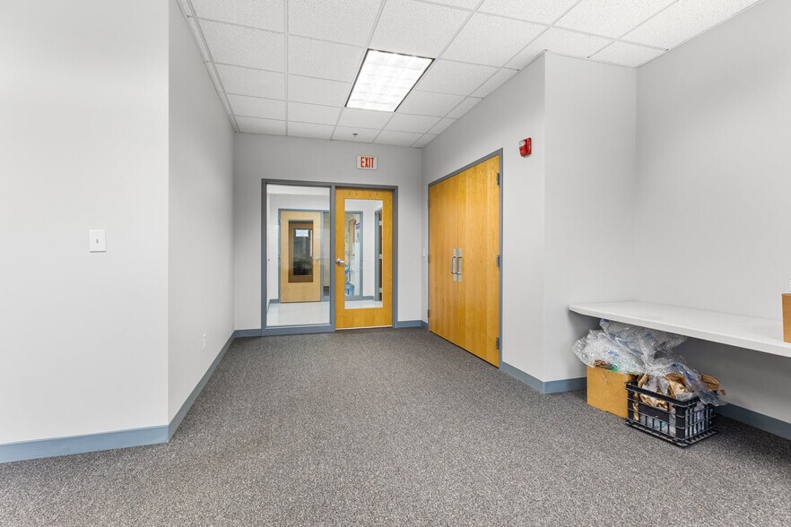 319 Newburyport Tpke, Rowley, MA à louer - Photo du bâtiment - Image 3 de 18