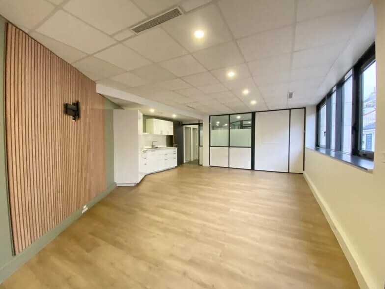 Office in Boulogne-Billancourt for lease - Interior Photo - Image 1 of 6