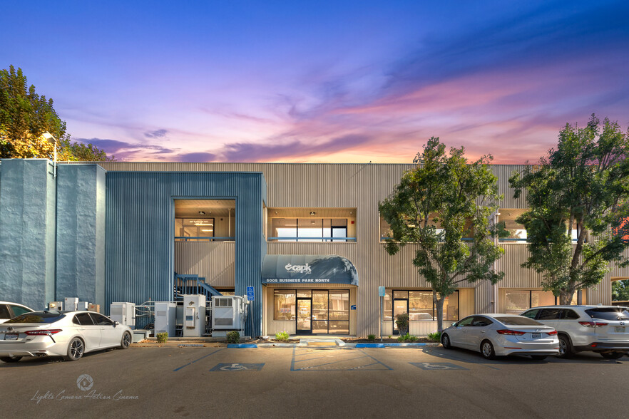 5005 Business Park N, Bakersfield, CA à vendre - Photo du bâtiment - Image 1 de 1