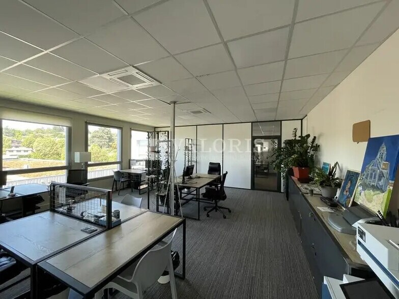 Office in Dardilly for lease - Interior Photo - Image 2 of 11