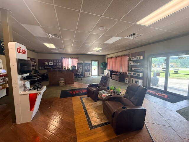 1700 W Junction Hwy, Kerrville, TX à louer - Photo du bâtiment - Image 3 de 11