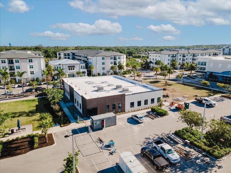6355 Initiative Blvd, Sarasota, FL à louer - Photo du bâtiment - Image 1 de 30