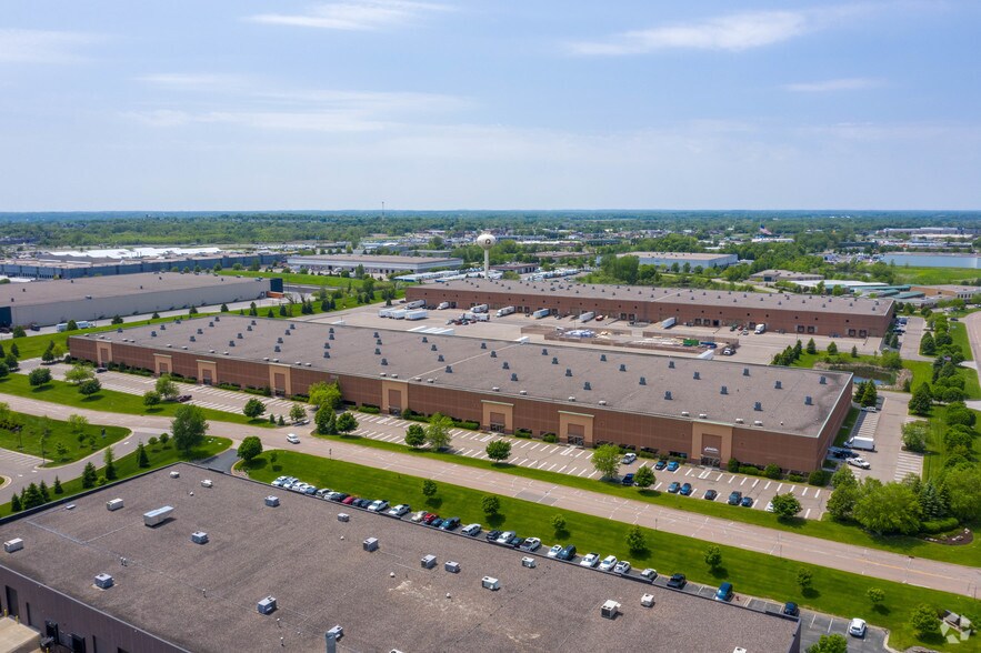 20015 Diamond Lake Rd S, Rogers, MN à louer - Photo du bâtiment - Image 2 de 6