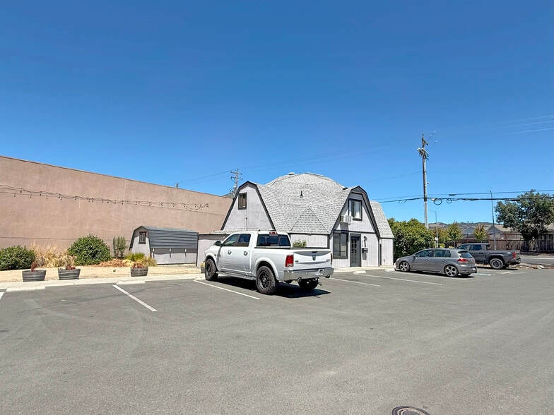 4735 Old Redwood Hwy, Santa Rosa, CA for lease - Building Photo - Image 2 of 5