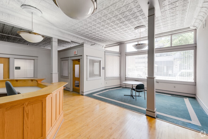 348 N Burdick St, Kalamazoo, MI for sale - Lobby - Image 2 of 20