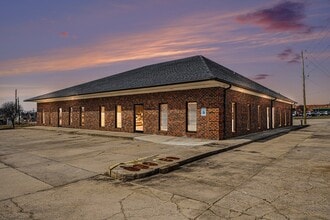 208 W Salisbury St, Asheboro, NC à louer Photo intérieure- Image 1 de 39