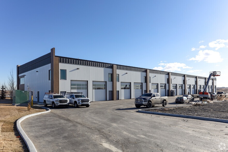 12318 Barlow Trl NE, Calgary, AB for sale - Building Photo - Image 1 of 1