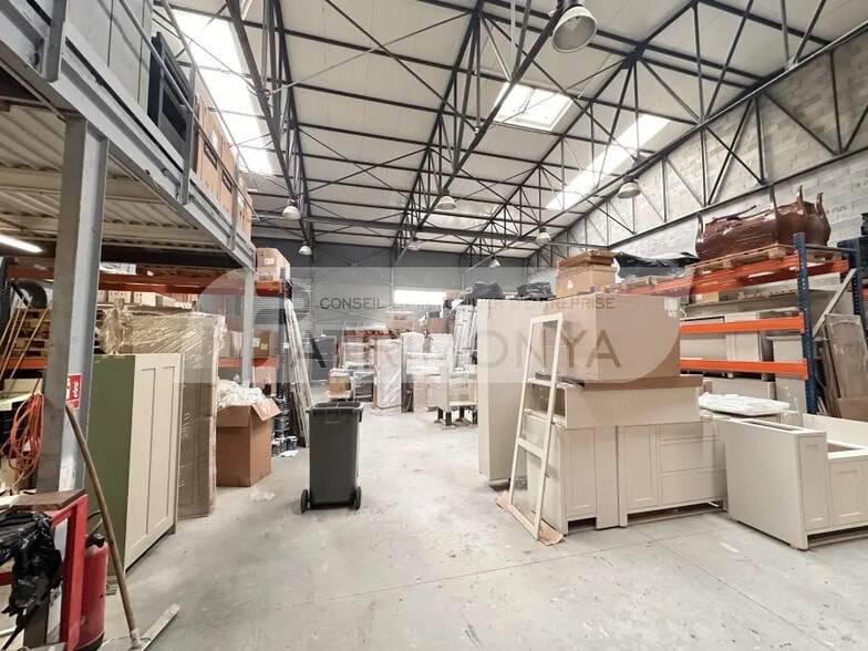 Flex in Marseille for lease - Interior Photo - Image 3 of 5