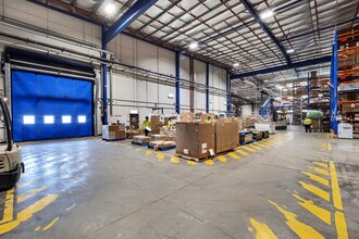 52 Huntingwood Dr, HUNTINGWOOD for lease Interior Photo- Image 2 of 7