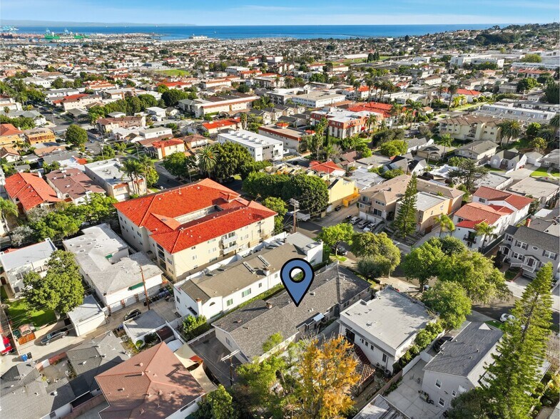 1136 W 10th St, San Pedro, CA à vendre - Photo du bâtiment - Image 2 de 7