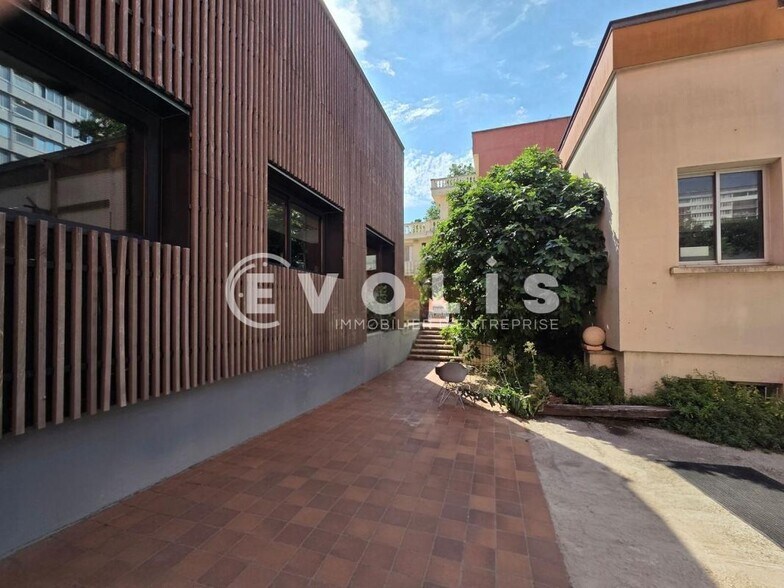 Flex in Ivry-sur-Seine for sale - Building Photo - Image 2 of 20