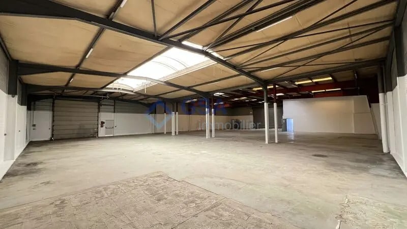 Office in Bondoufle for lease - Interior Photo - Image 2 of 8