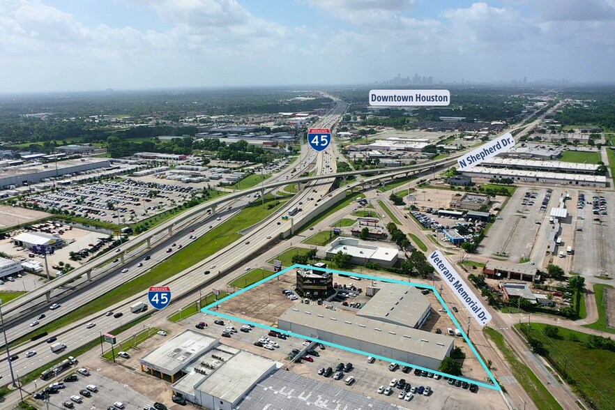 3 Buildings at 8245 North Fwy portefeuille de 3 propriétés à vendre sur LoopNet.ca - Photo du bâtiment - Image 2 de 19