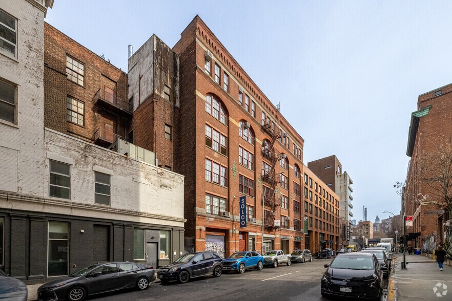 547 W 27th St, New York, NY à vendre - Photo du bâtiment - Image 3 de 11