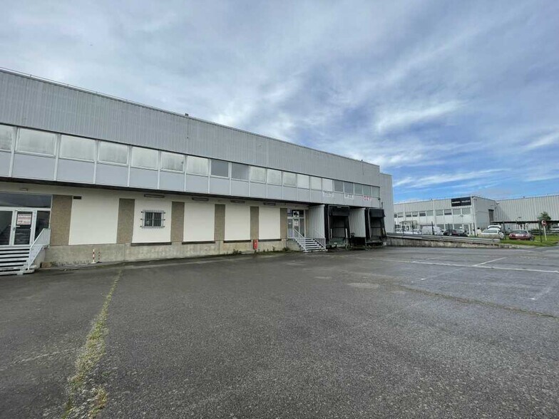 Flex dans Sucy-en-Brie à louer - Photo du bâtiment - Image 1 de 18