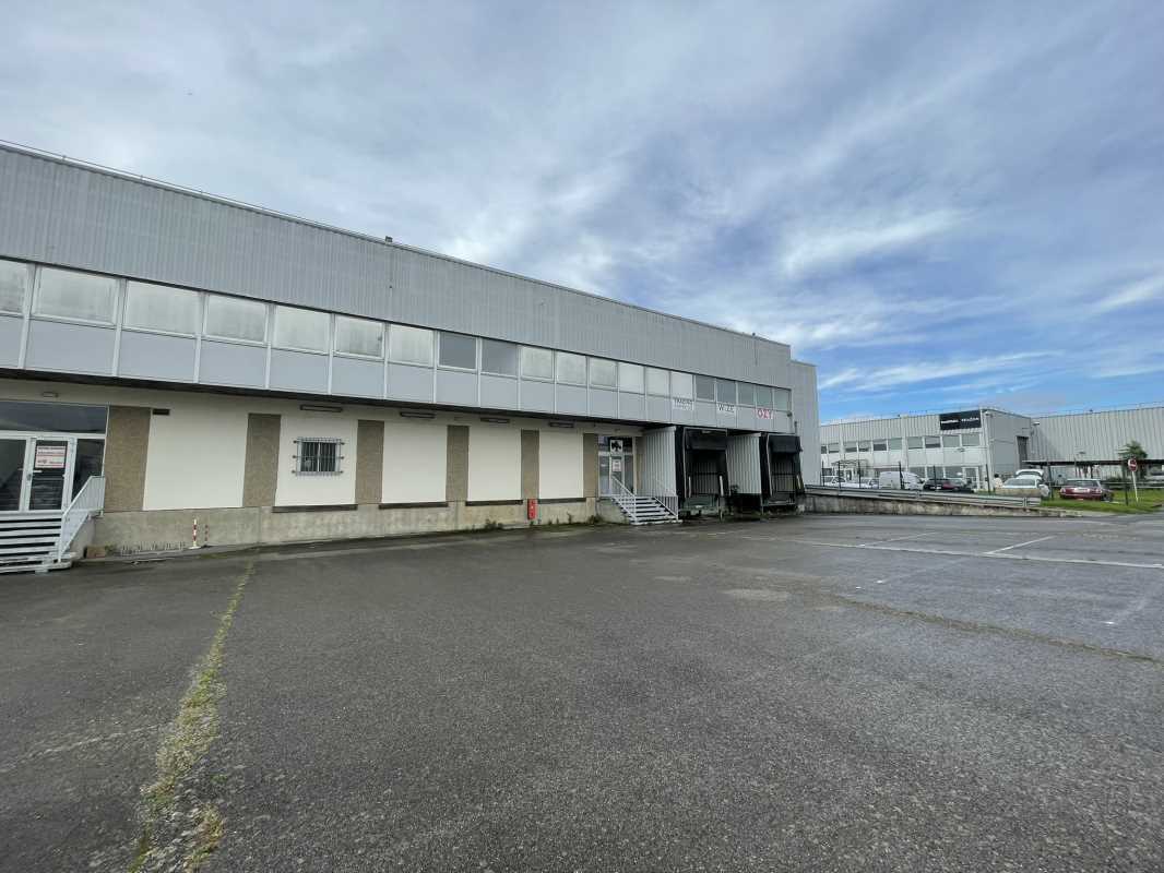 Flex in Sucy-en-Brie for lease Building Photo- Image 1 of 19