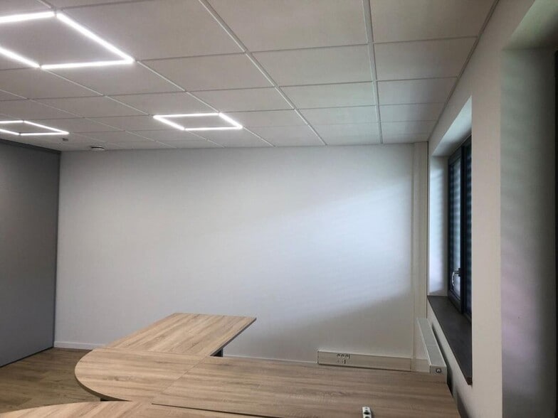 Office in Besançon for lease - Interior Photo - Image 3 of 6