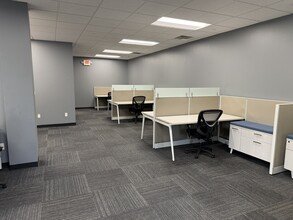 105 Maxess Rd, Melville, NY à louer Photo intérieure- Image 2 de 7