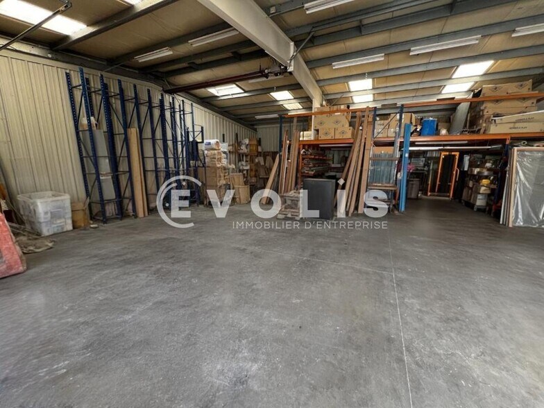Flex in Villiers Sur Orge for sale - Building Photo - Image 2 of 15