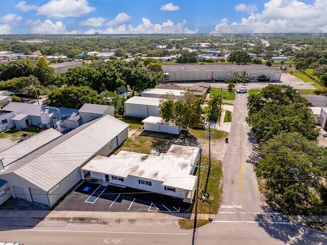 Plus de détails pour 1708 Old Dixie Hwy, Vero Beach, FL - Commerce de détail à vendre