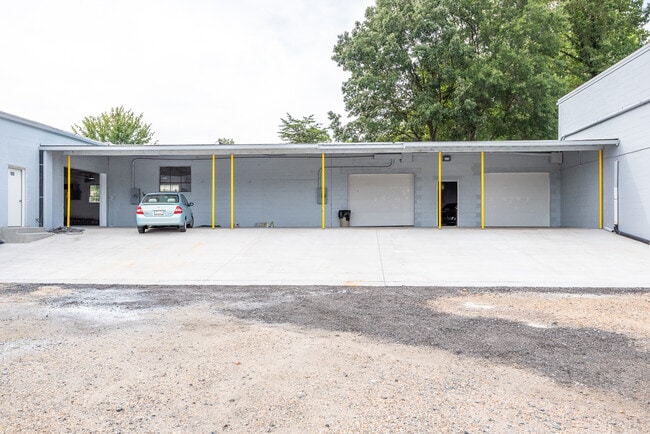 Plus de détails pour 204 Thompson Ave, Fredericksburg, VA - Industriel à louer